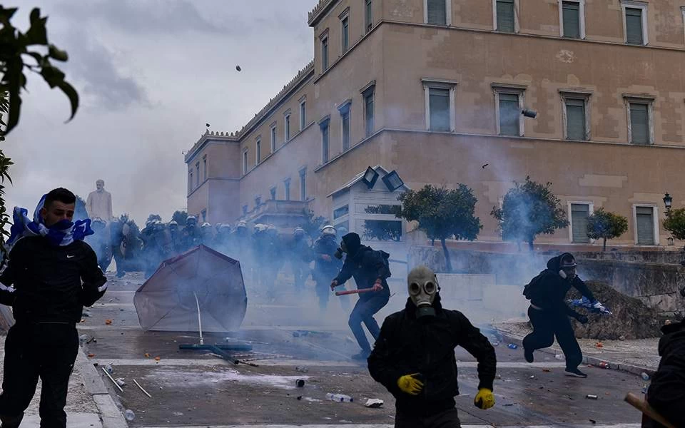 Γνώριζε η Πρεσβεία των ΗΠΑ για τα επεισόδια; – «Αμερικανοί πολίτες προσοχή, θα πέσουν χημικά» – «Υπάρχει κίνδυνος ταραχών»